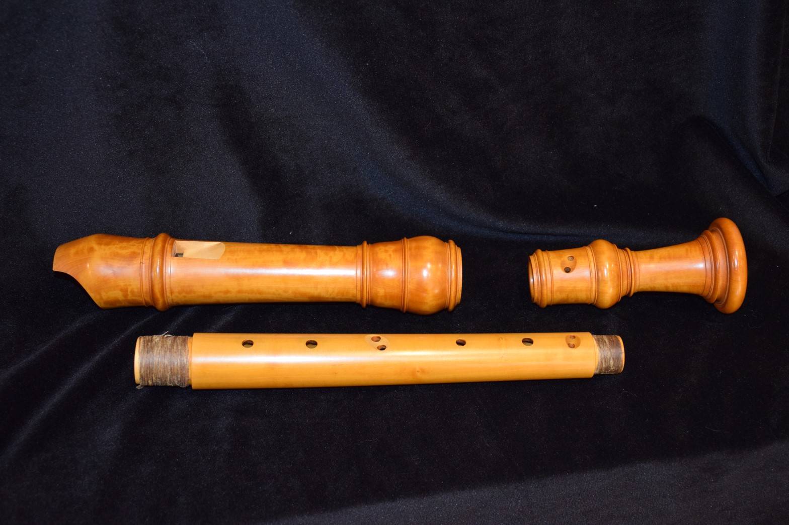 undefinedVoice flute: Henri Gohin - boxwood, after Denner, double holes/modern fingering plus extra double hole for finger 3. Pitch = 392
