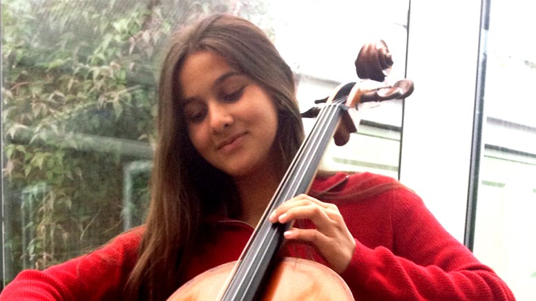 undefinedRia Saini - cellist